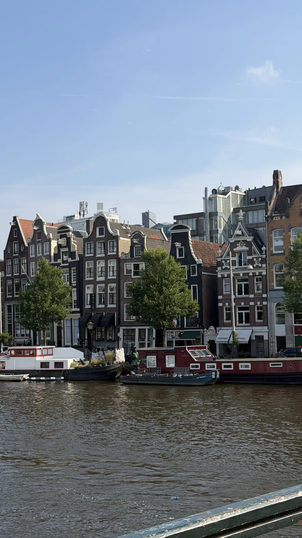 Casas y canales de Ámsterdam