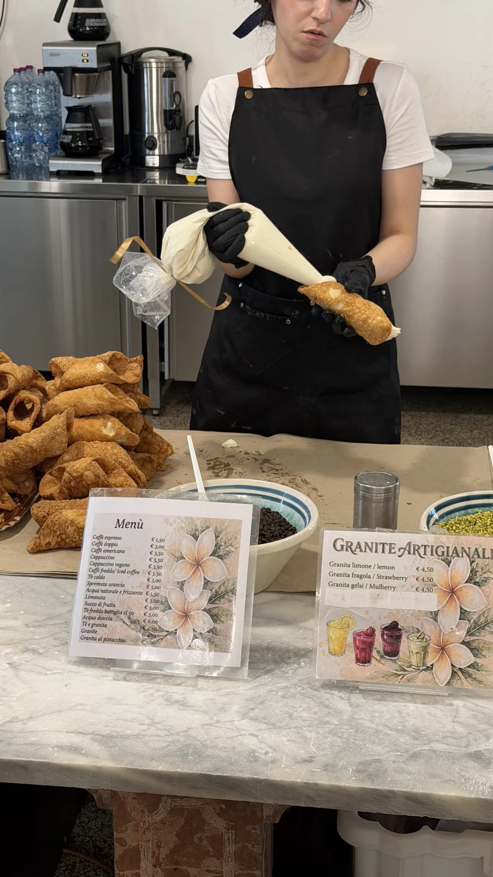 Cannoli que se rellenan en el momento.