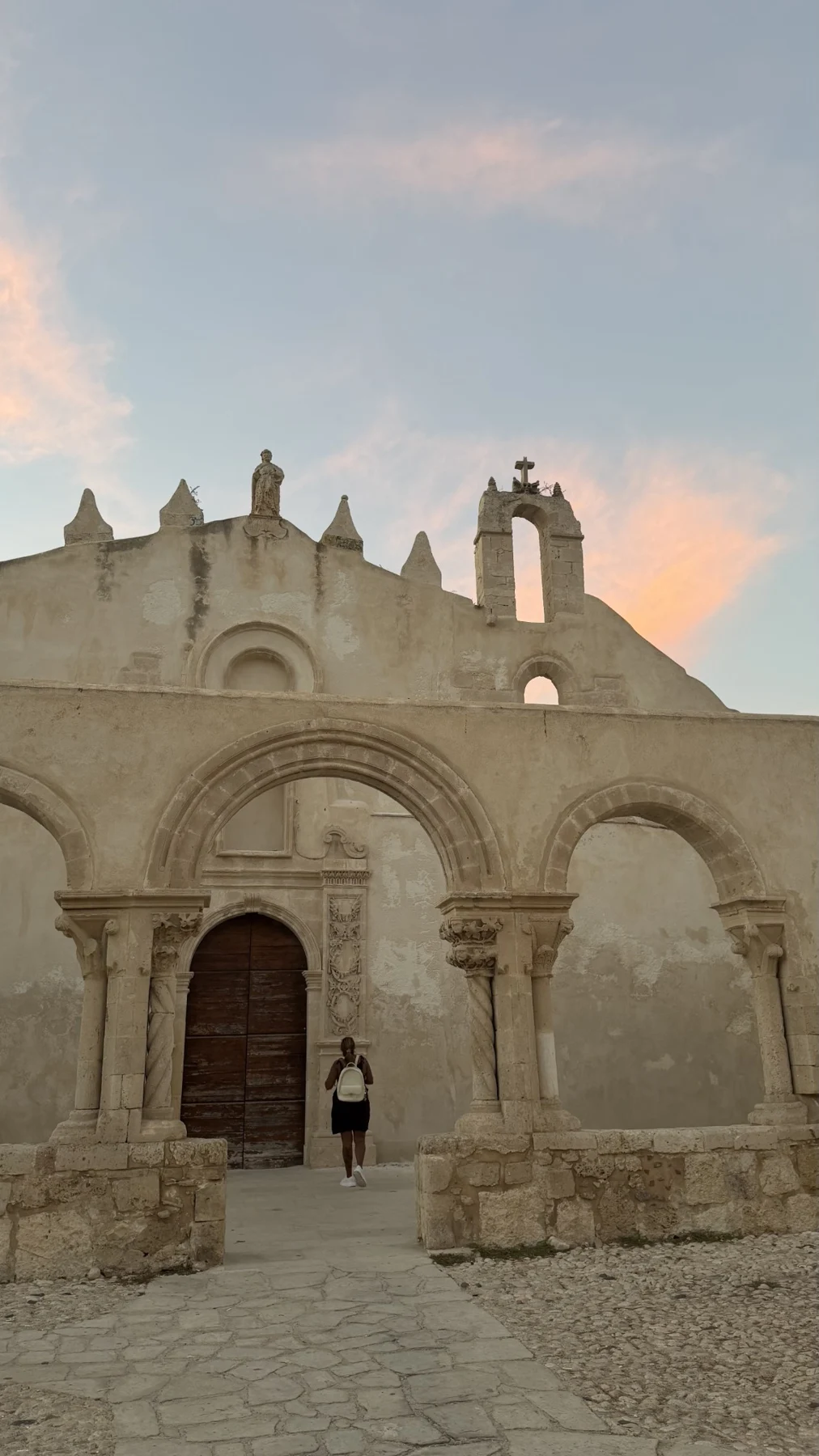 Piedra clara y luz de última hora en Sicilia.