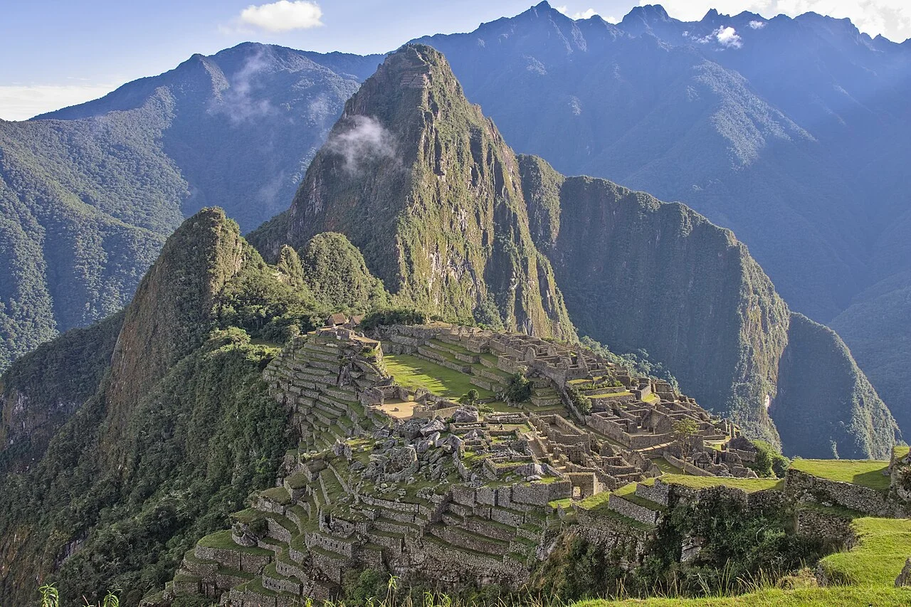 La ciudadela de Machu Picchu y su entorno de montaña.