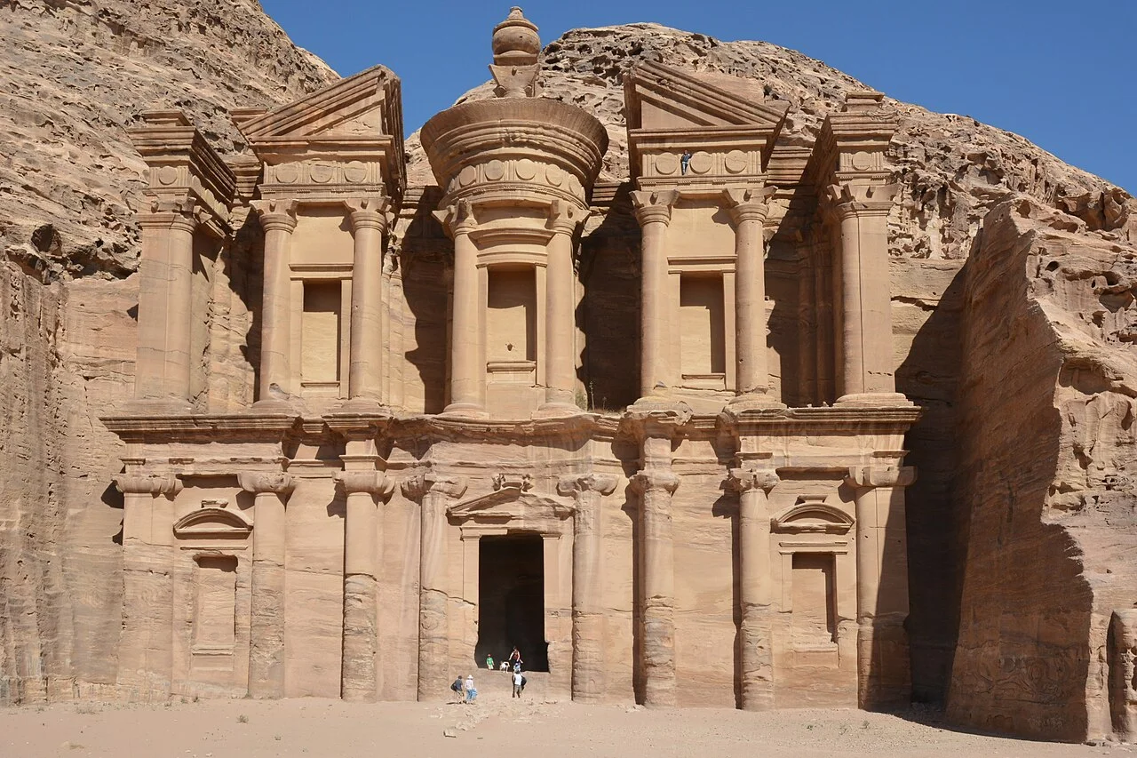 Ad Deir, el Monasterio de Petra; no es la fachada del Tesoro.